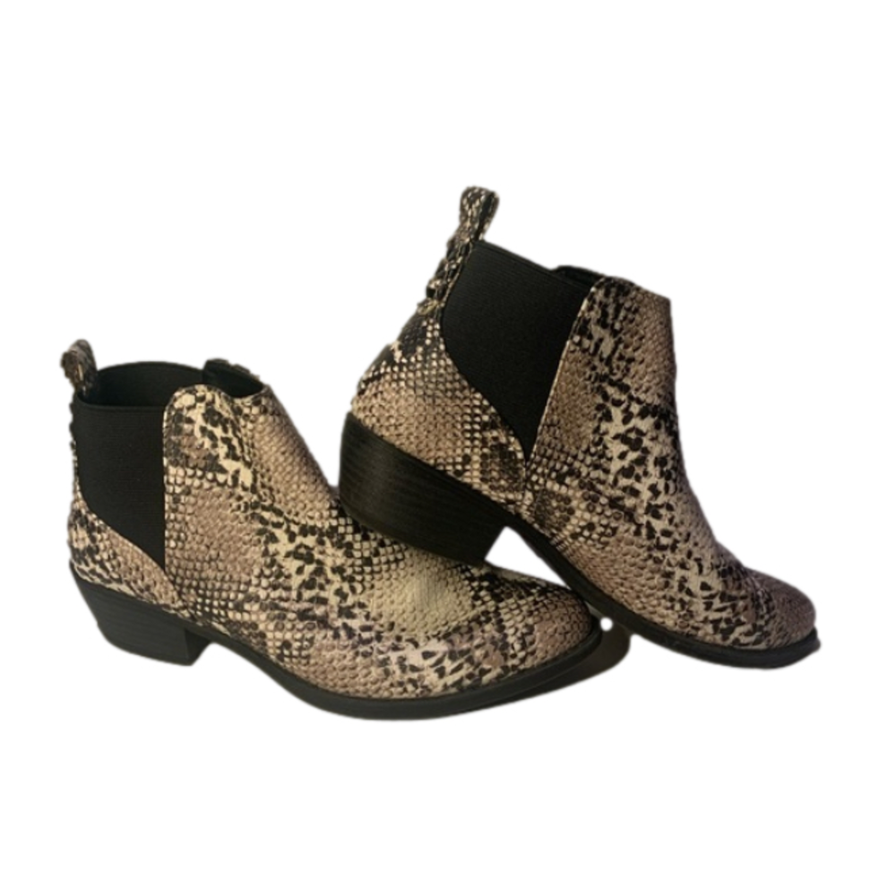 Qupid brand faux snake skin booties